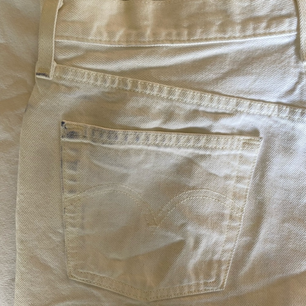 Levi’s White Denim Shorts - Picture 3 of 4